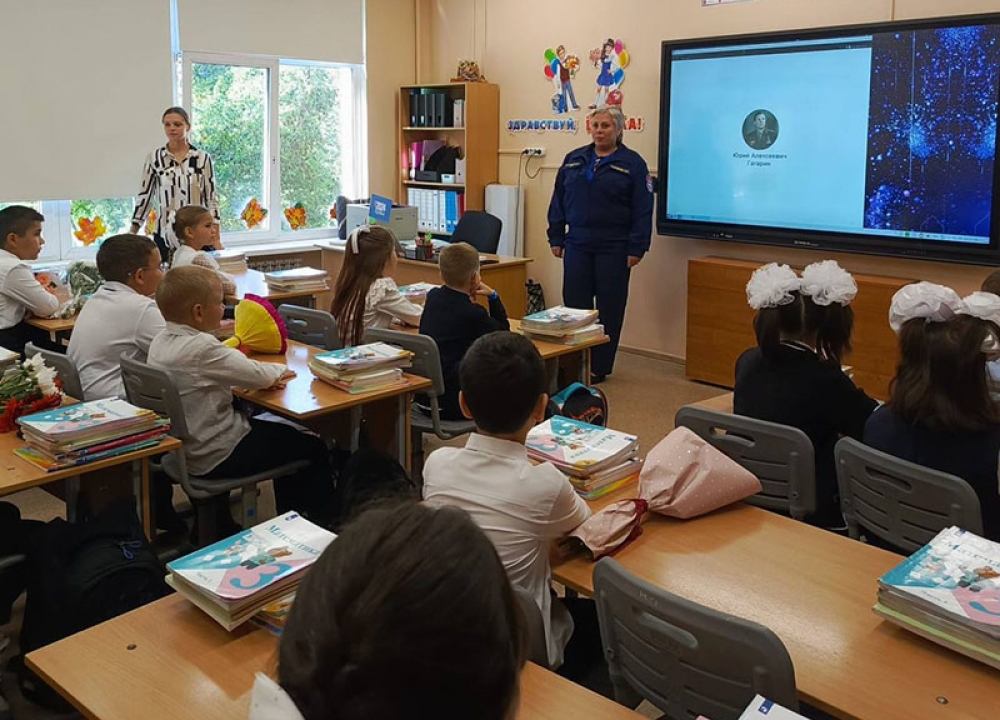 Провели первый учебный день с московскими пожарными и спасателями