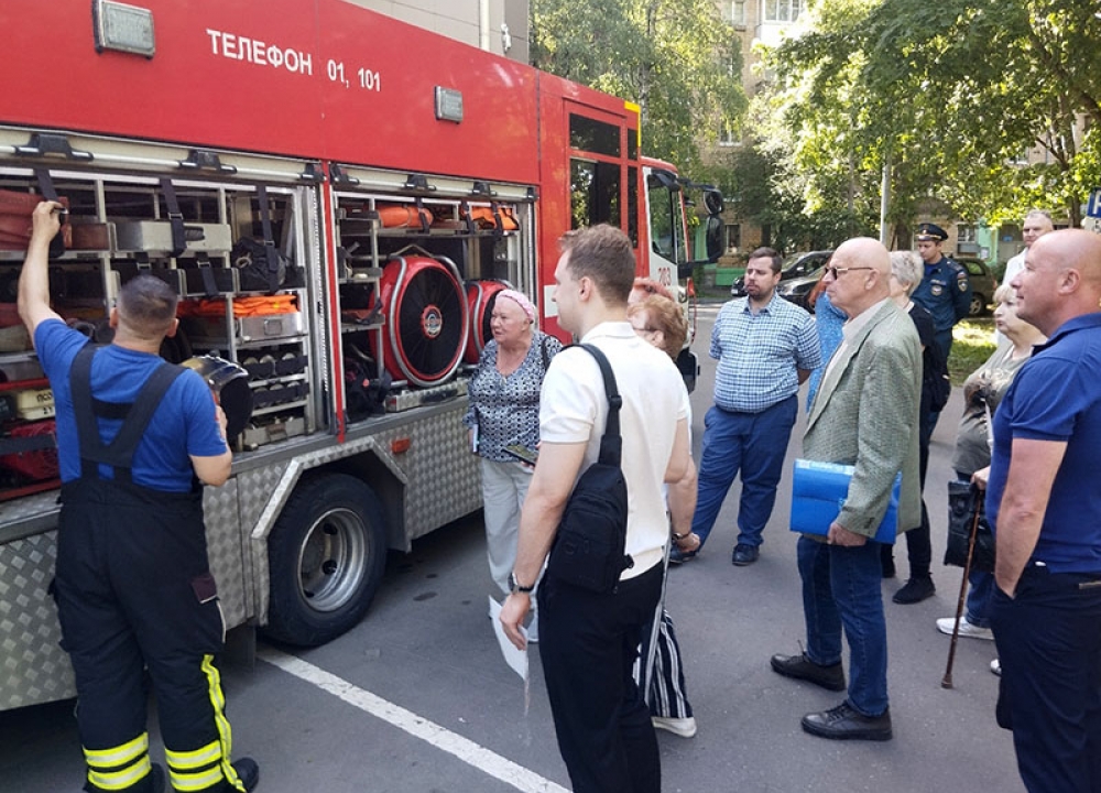 Спасатели показали технические средства спасения