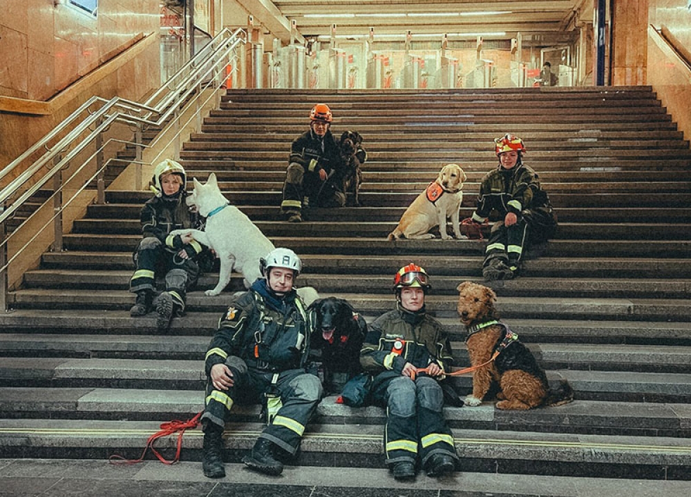 Кинологи Пожарно-спасательного центра впервые провели тренировку в столичном метро
