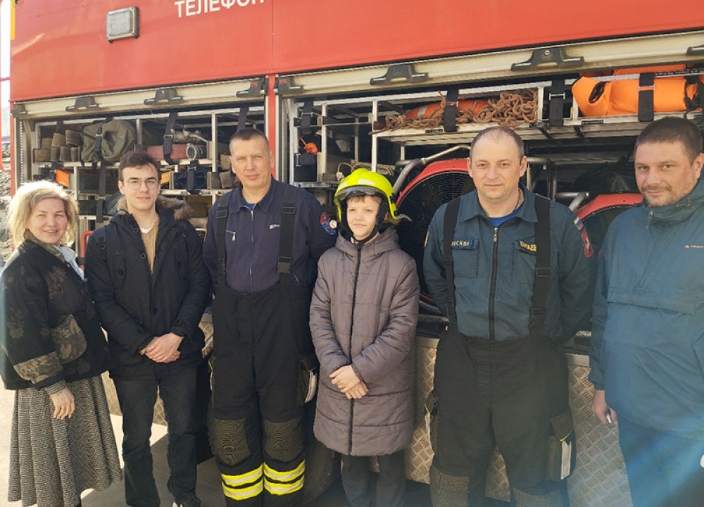 Показали школьникам пожарно-спасательную технику