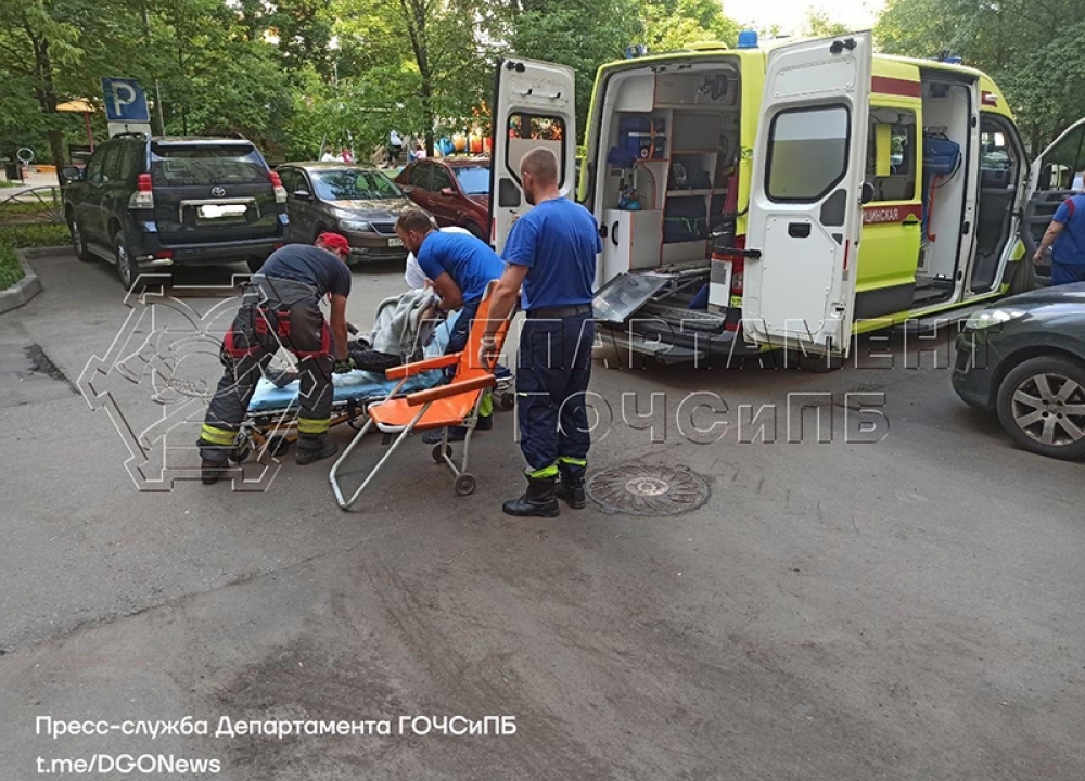 Оказали помощь пожилой женщине