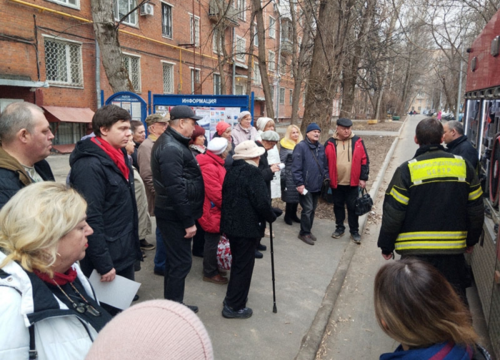 В Ломоносовском районе прошла экскурсия пожарно-спасательной техники