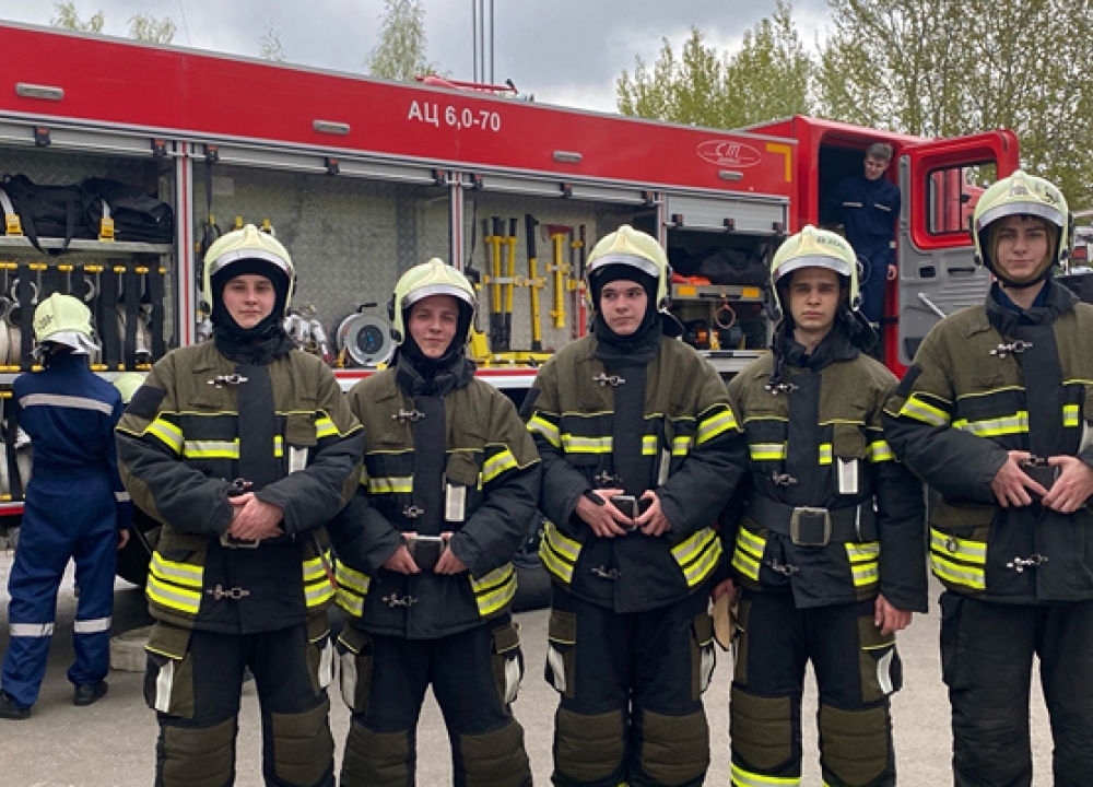 Они учатся быть пожарными: в Зеленограде прошли практические занятия со...