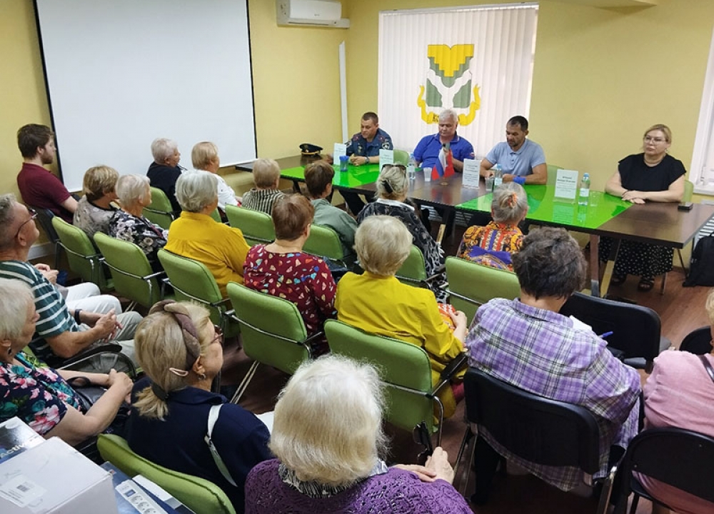 Профессионалы пожарной профилактики встретились с жителями Котловки