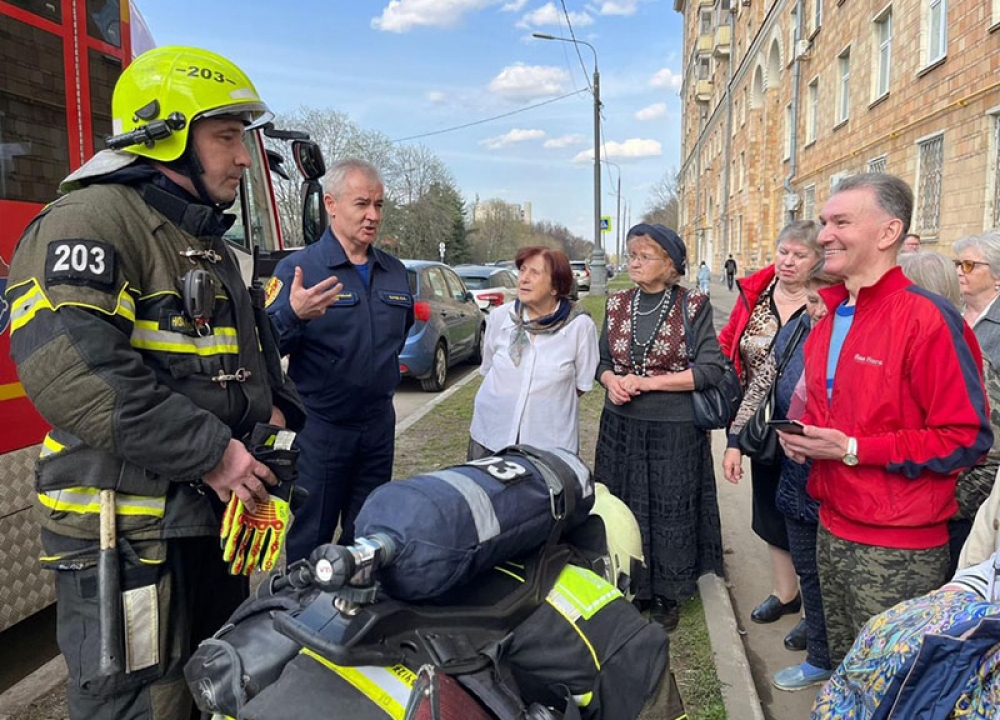 Столичные пожарные провели мастер-класс для общественных советников Гагаринского района