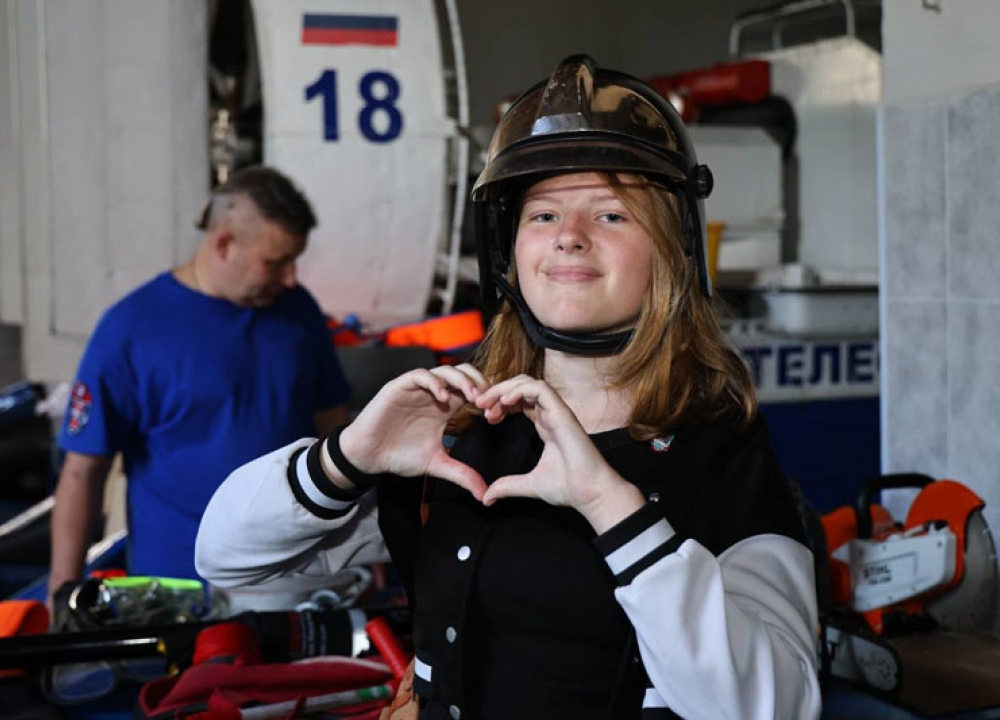 Погружение в профессию: волонтёры знакомятся с работой спасателей