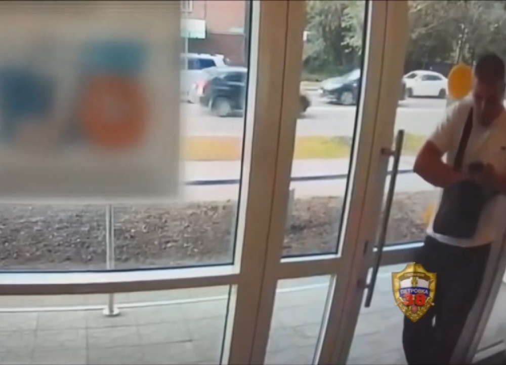 Оперативниками уголовного розыска юго-запада Москвы задержаны подозреваемые в мошенничестве и...