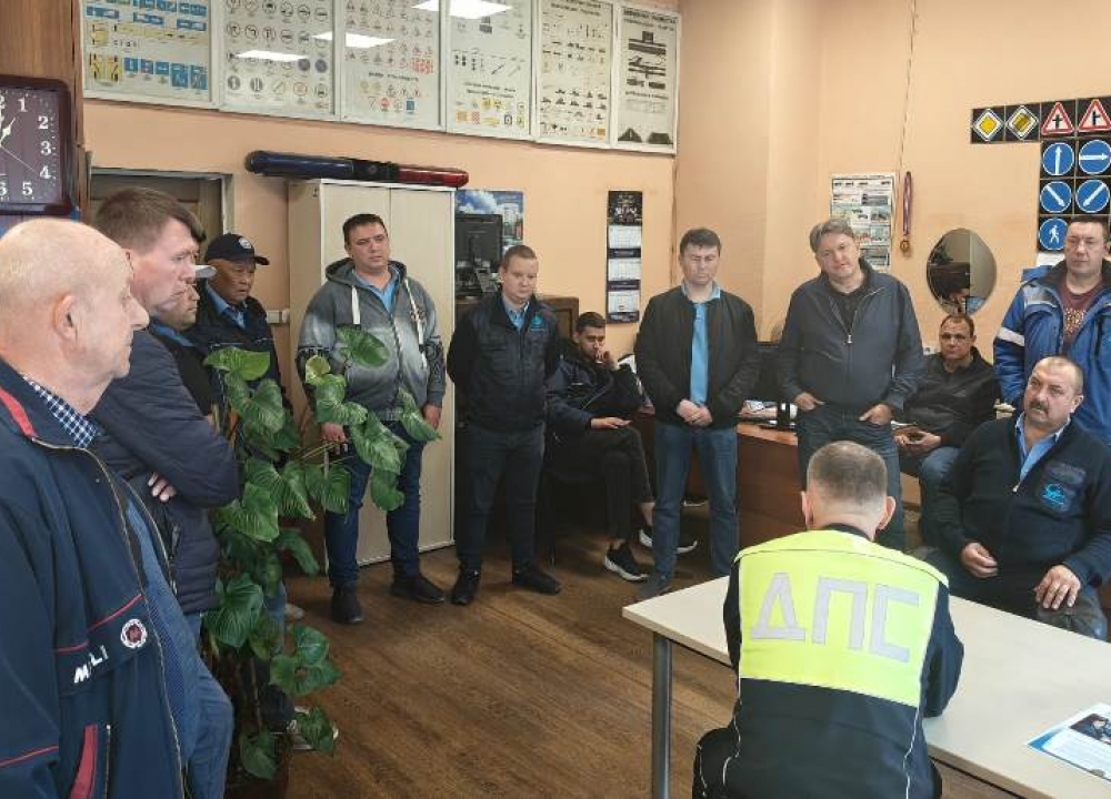 На юго-западе столицы сотрудники ГИБДД напомнили водителям общественного транспорта о...