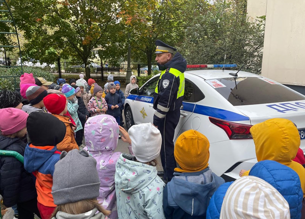На юго-западе столицы автоинспекторы провели мероприятие «Я шагаю без опасности»