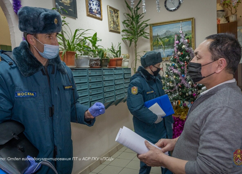 Сотрудники Пожарно-спасательного центра в новогодние праздники проверили правила пожарной безопасности...