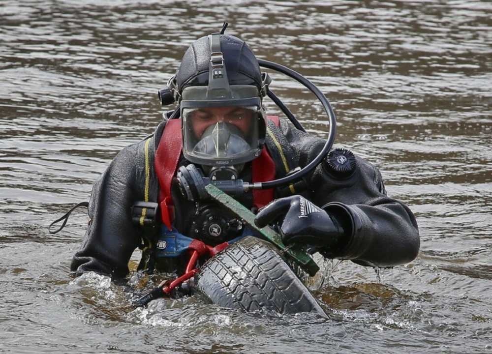 Водолазы приступили к обследованию дна московских водоемов