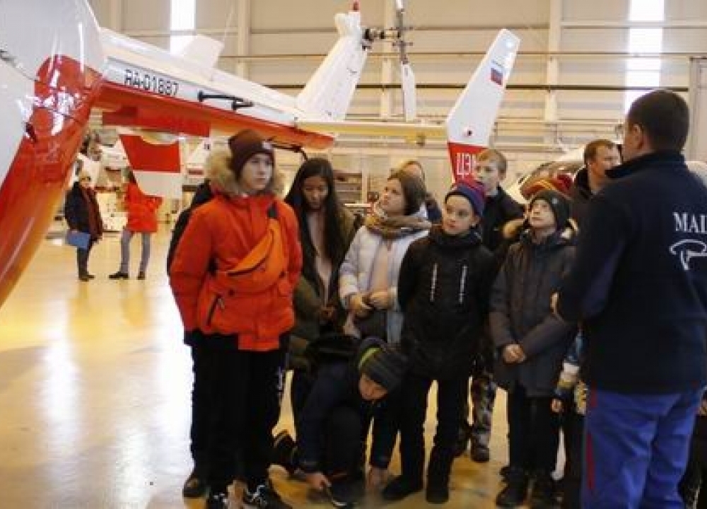 Растим кадры смолоду: пилоты и спасатели Московского авиацентра провели экскурсию...