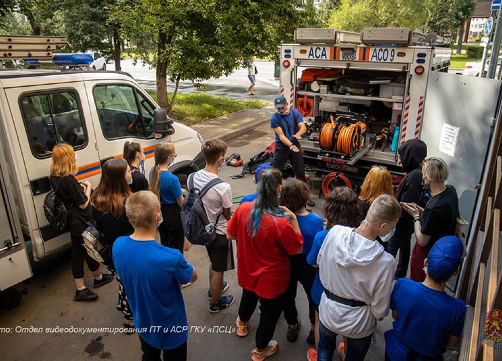 Герои без плащей: московские школьники познакомились с работой