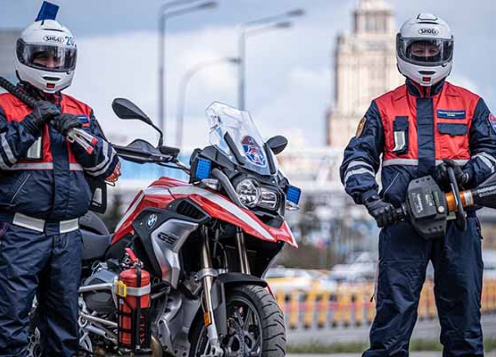 Расчеты быстрого реагирования на пожарно-спасательных мотоциклах проходят дополнительную подготовку к...