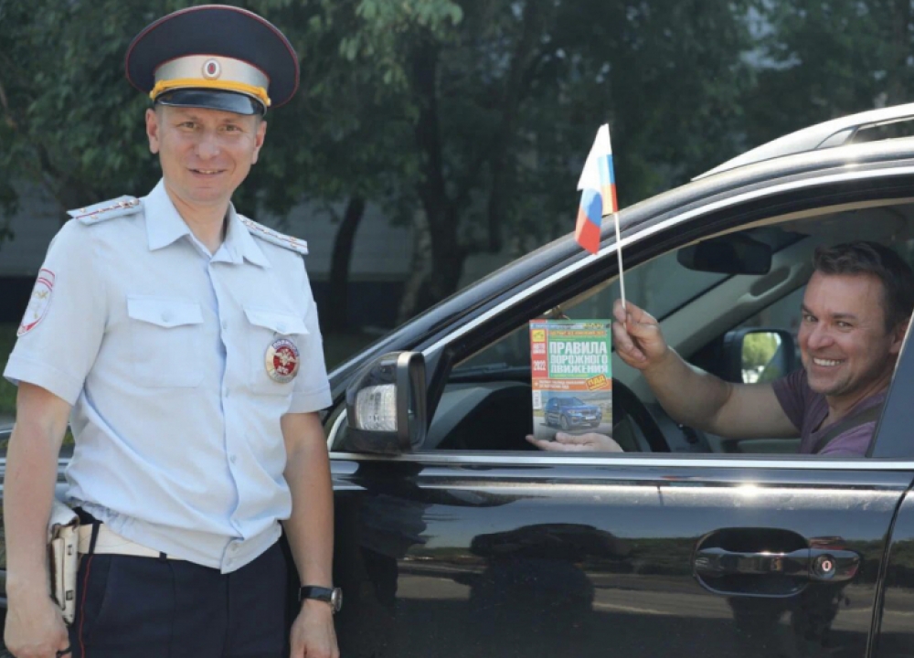 Сотрудники ГИБДД и представитель Общественного совета при УВД по ЮЗАО...