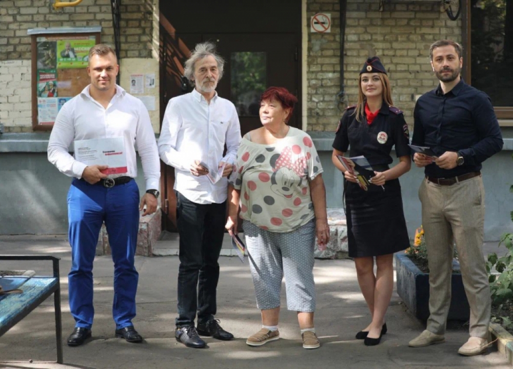 Общественники юго-запада совместно с полицейскими провели профилактическое мероприятие по дистанционному...