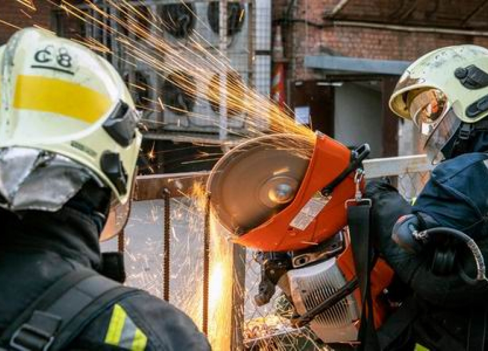 Пожарные и спасатели Москвы в феврале спасли 76 человек