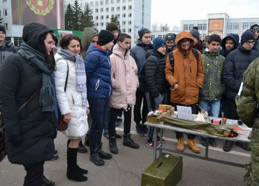 Военно-патриотические мероприятия и просветительско-профилактическая деятельность в Теплом Стане по вопросам...