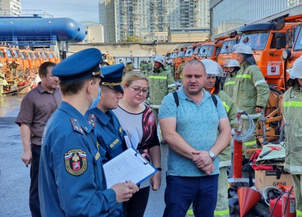 Смотр поливомоечной техники и отрядов по тушению  природных пожаров...